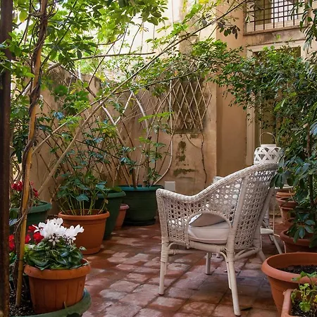 Palazzo Spagna Syracuse Room photo